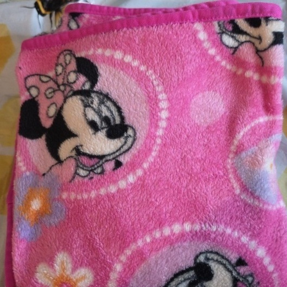 Disney Minnie Mouse Pink Fleece Throw Blanket Plush Floral 42x50